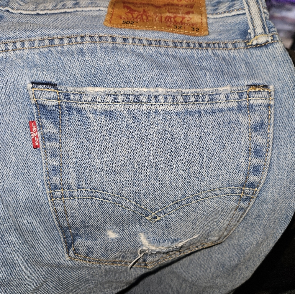 Levi's Men's Relaxed Fit Distressed Blue Jeans - Picture 4 of 6